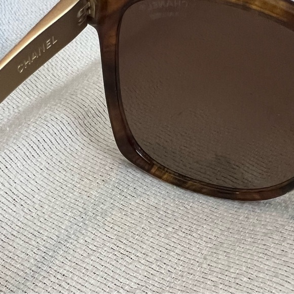 CHANEL Wayfarer Interlocking CC Logo Sunglasses - Picture 10 of 14
